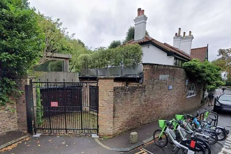 Robert Powell: Actor’s Fury Over “Lime” Bikes Blocking His Home