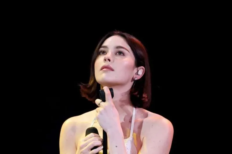 Gracie Abrams Reveals She Turns to Taylor Swift for Songwriting Guidance