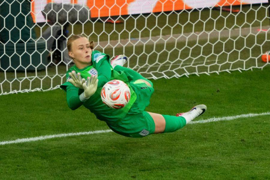 HANNAH HAMPTON BECOMES SECOND FAVOURITE FOR BBC SPORTS PERSONALITY OF THE YEAR