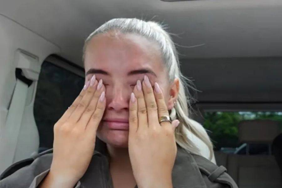 MOLLY-MAE HAGUE: TV STAR SOBS ON CAMERA