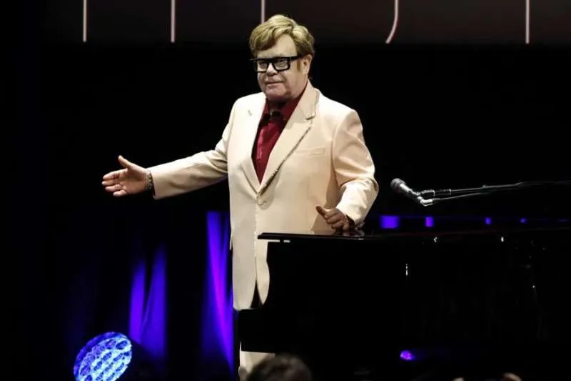 Elton John Marks 35 Years of Sobriety: ‘Grateful for All the Love’ Elton John Marks 35 Years of Sobriety: ‘Grateful for All the Love’