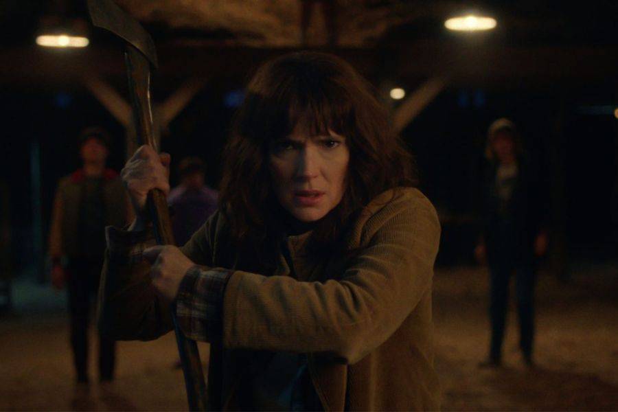 Stranger Things: Winona Ryder Shares the Inspiring Advice She Gives to the Young Cast