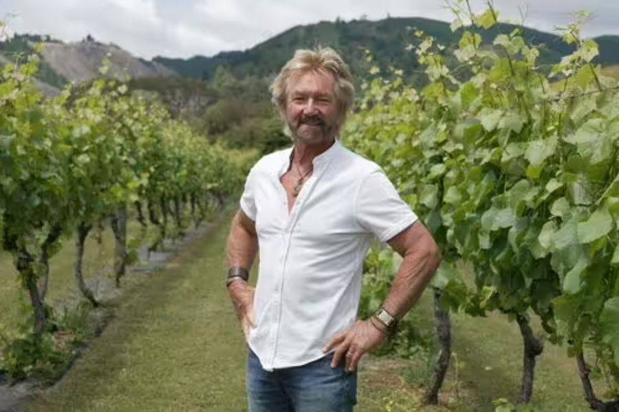 NOEL EDMONDS: KIWI ADVENTURE AXED