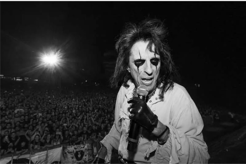 ALICE COOPER WANTS TO GUEST STAR ON THE SIMPSONS 