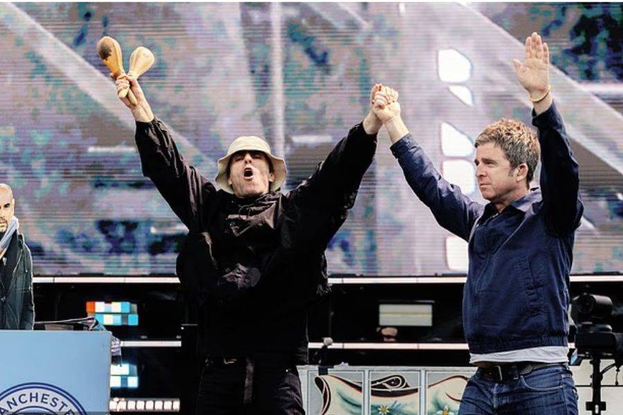 OASIS WARNED TO AVOID DONALD TRUMP REMARKS AHEAD OF US COMEBACK TOUR