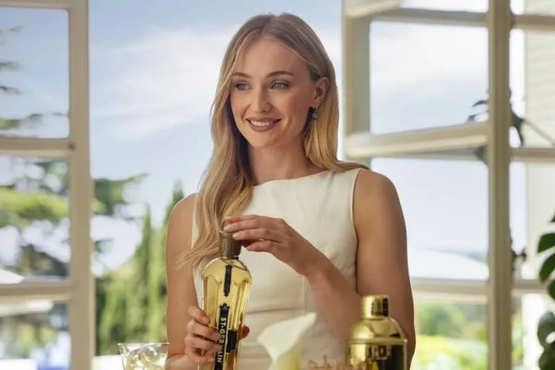 SOPHIE TURNER SPLITS FROM PEREGRINE PEARSON, JOINS CELEB DATING APP SOPHIE TURNER SPLITS FROM PEREGRINE PEARSON, JOINS CELEB DATING APP