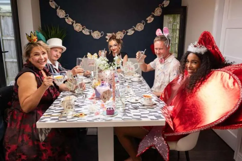 HOLLYOAKS CAST TO HOST SPECIAL “COME DINE WITH ME” WEEK HOLLYOAKS CAST TO HOST SPECIAL “COME DINE WITH ME” WEEK