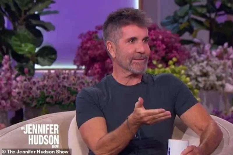 SIMON COWELL RESPONDS TO VIRAL “WEIRD CLAPPING” CLIP SIMON COWELL RESPONDS TO VIRAL “WEIRD CLAPPING” CLIP