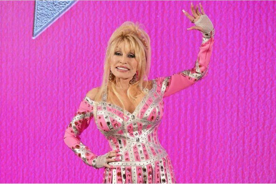 DOLLY PARTON BREAKS HER SILENCE: “I’M NOT DEAD YET!”