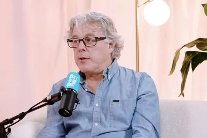 ALAN DAVIES: “JENNIFER ANISTON CHATTED ME UP”