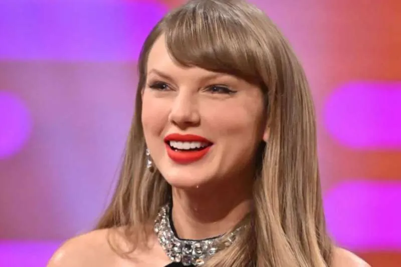 TAYLOR SWIFT ADMITS SHE ONCE FEARED HAPPINESS WOULD END HER SONGWRITING CAREER TAYLOR SWIFT ADMITS SHE ONCE FEARED HAPPINESS WOULD END HER SONGWRITING CAREER