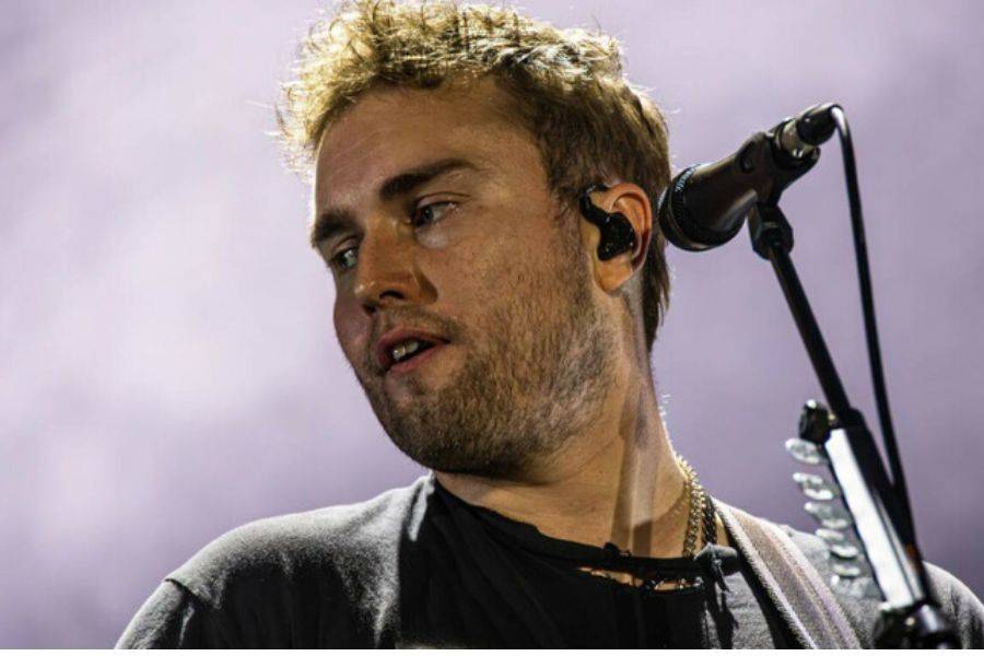 SAM FENDER WINS MERCURY PRIZE 2025 FOR ‘PEOPLE WATCHING’ 