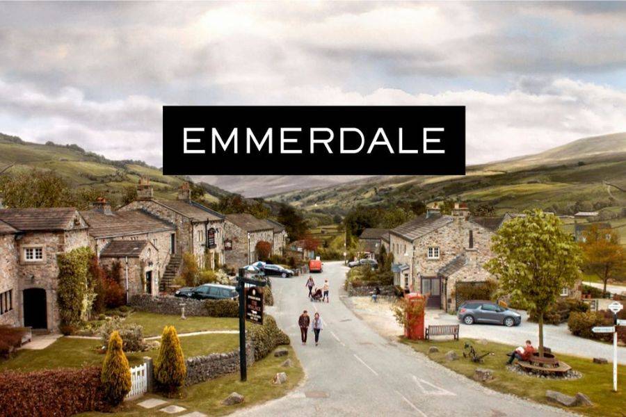 JASON DONOVAN JOINS EMMERDALE FOR A SURPRISE CHRISTMAS CAMEO