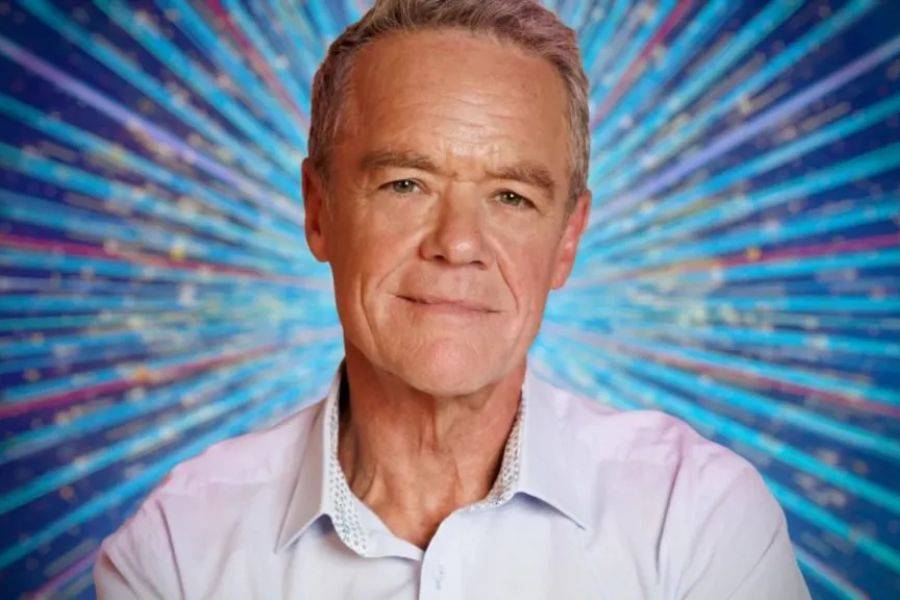 STRICTLY SHOCK: STEFAN DENNIS FORCED TO QUIT AFTER CALF INJURY
