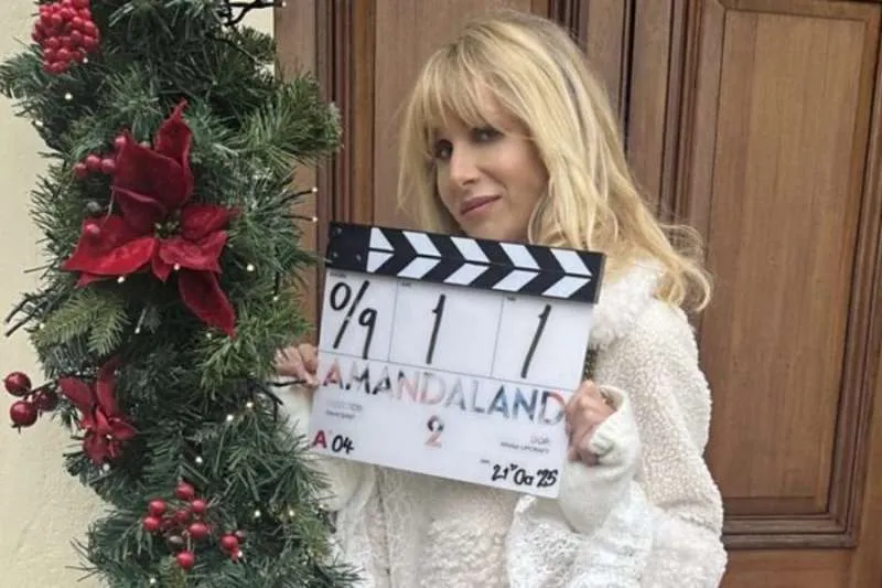 AMANDALAND CHRISTMAS SPECIAL REUNITES LEGENDARY COUPLE