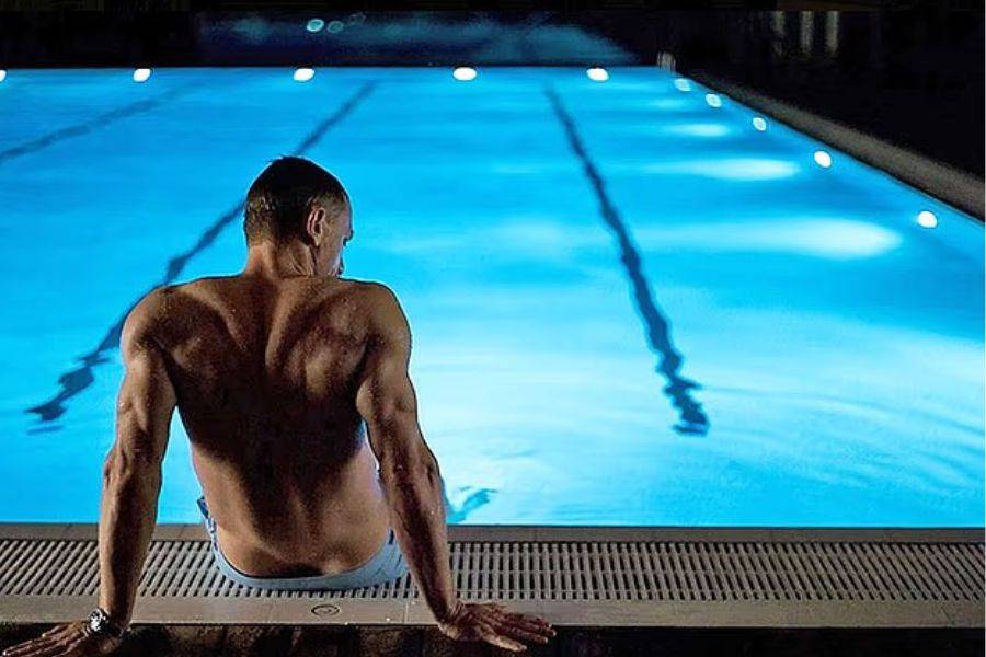 DANIEL CRAIG’S JAMES BOND SWIMMING TRUNKS FETCH OVER £2,000 AT US AUCTION