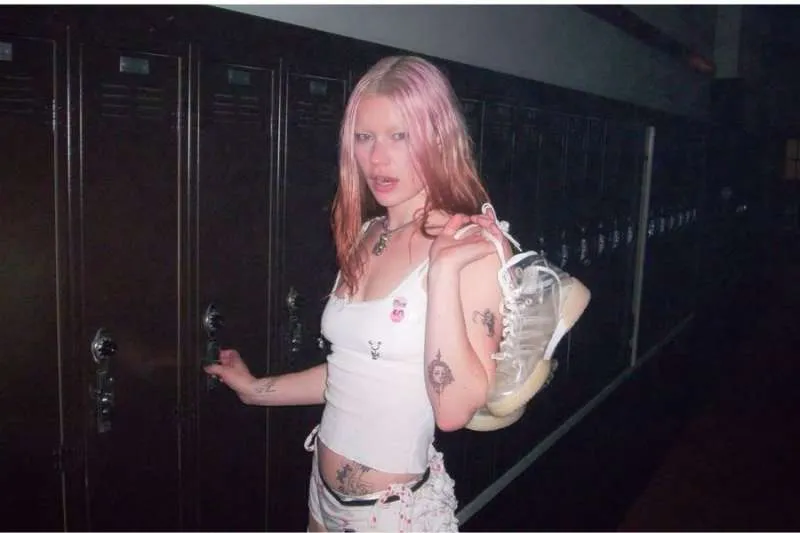 WET LEG ANNOUNCE HUGE 2026 UK OUTDOOR 