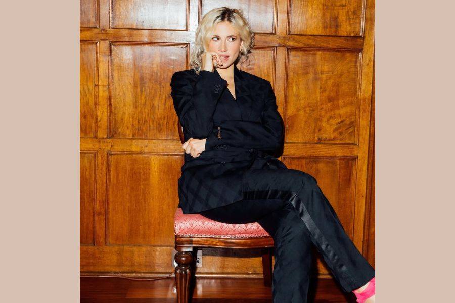 PIXIE LOTT ANNOUNCES THE BIRTH OF HER SECOND CHILD WITH OLIVER CHESHIRE