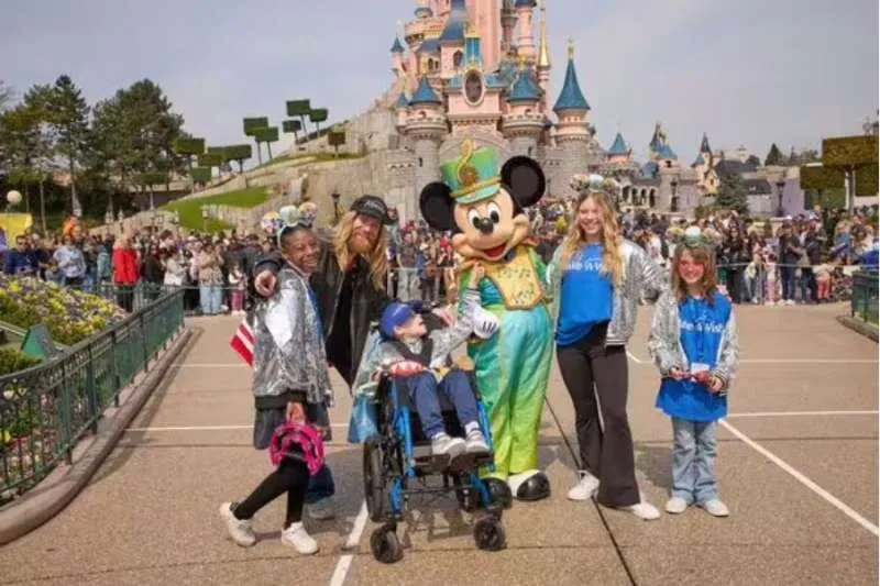 Sam Ryder Makes Magic Happen for Seriously Ill Children at Disneyland Paris Sam Ryder Makes Magic Happen for Seriously Ill Children at Disneyland Paris