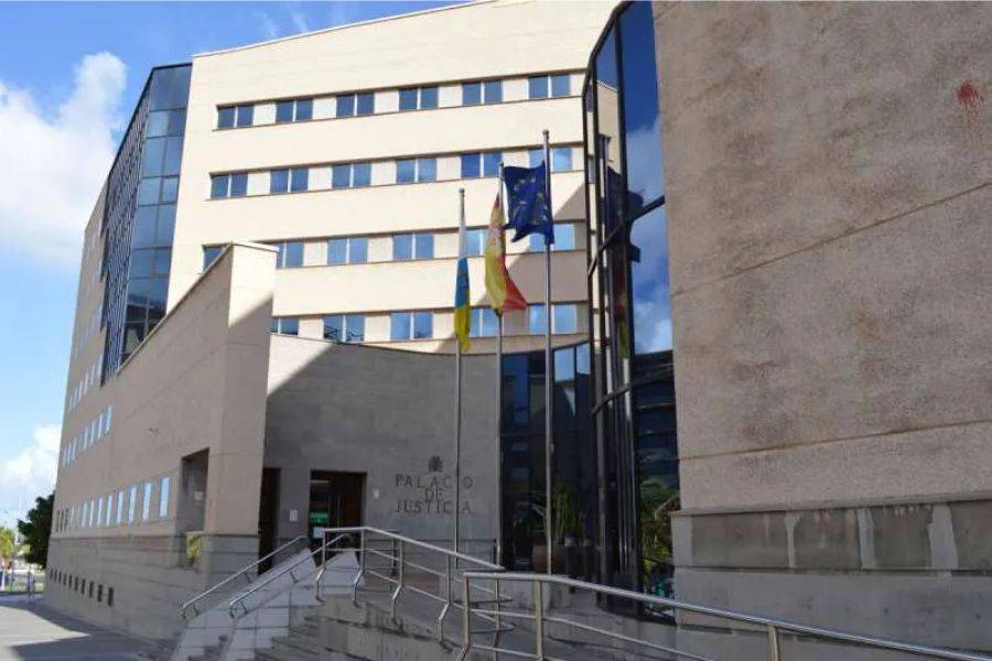 Man on trial for attempted murder of a female bar owner in Tenerife claims it was self defence