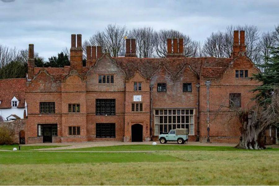 Jamie Oliver to Open Pop-Up Takeaway Bakery at His Historic Essex Estate