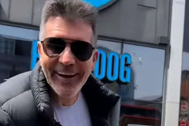SIMON COWELL: TV MOGUL SPOTTED ‘LOST’ IN SOUTH LONDON!