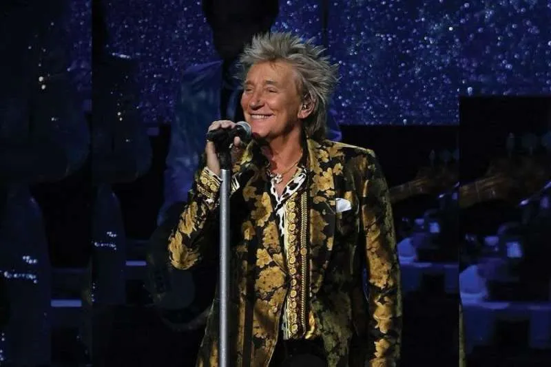 ROD STEWART TO LIMIT STAGE CHAT AT GLASTONBURY TO “FIT IN AS MANY SONGS AS POSSIBLE”