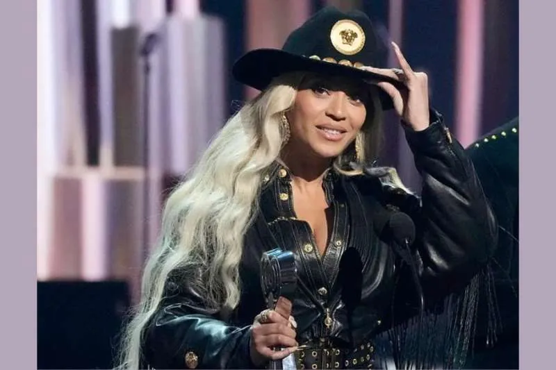 Beyoncé’s Hair-Raising Stage Stunt Goes Wrong in Houston, But She Handles It Like a Queen Beyoncé’s Hair-Raising Stage Stunt Goes Wrong in Houston, But She Handles It Like a Queen