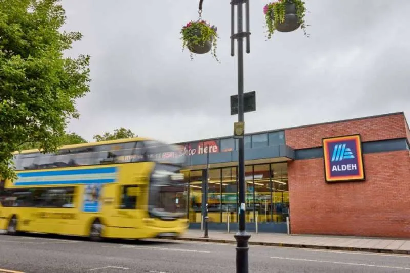 Manchester supermarket gets a Britpop makeover as Aldi tips its cap to the Gallagher brothers Manchester supermarket gets a Britpop makeover as Aldi tips its cap to the Gallagher brothers